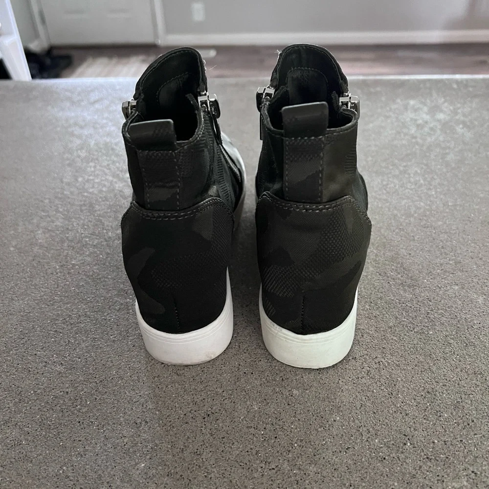 Shoes - Picture 3 of 3